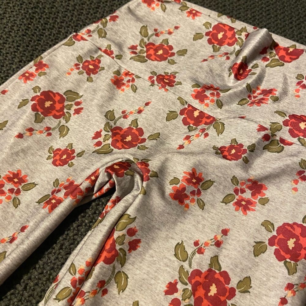 K-Deer yoga sneaker leggings size small